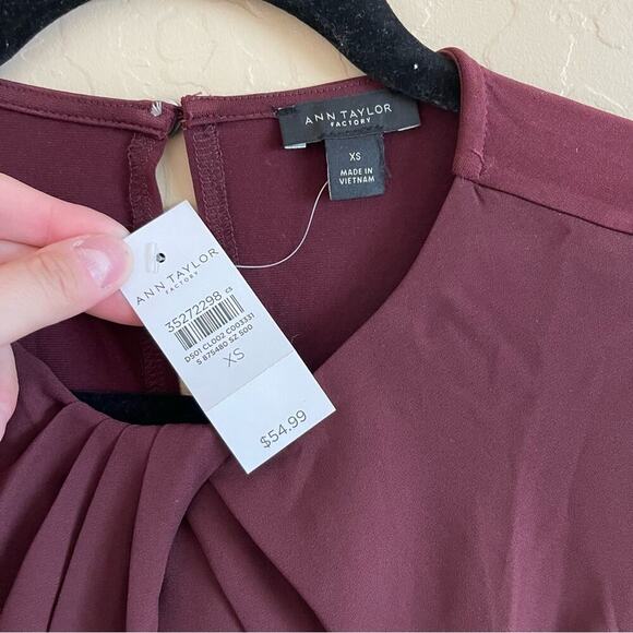 New Ann Taylor Burgundy Sleeveless Blouse - Picture 4 of 5